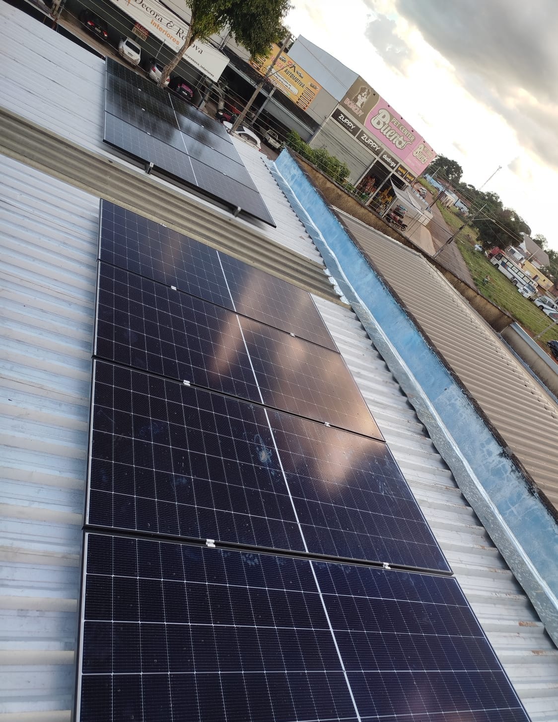 Serviço de energia solar em loja ou empresa