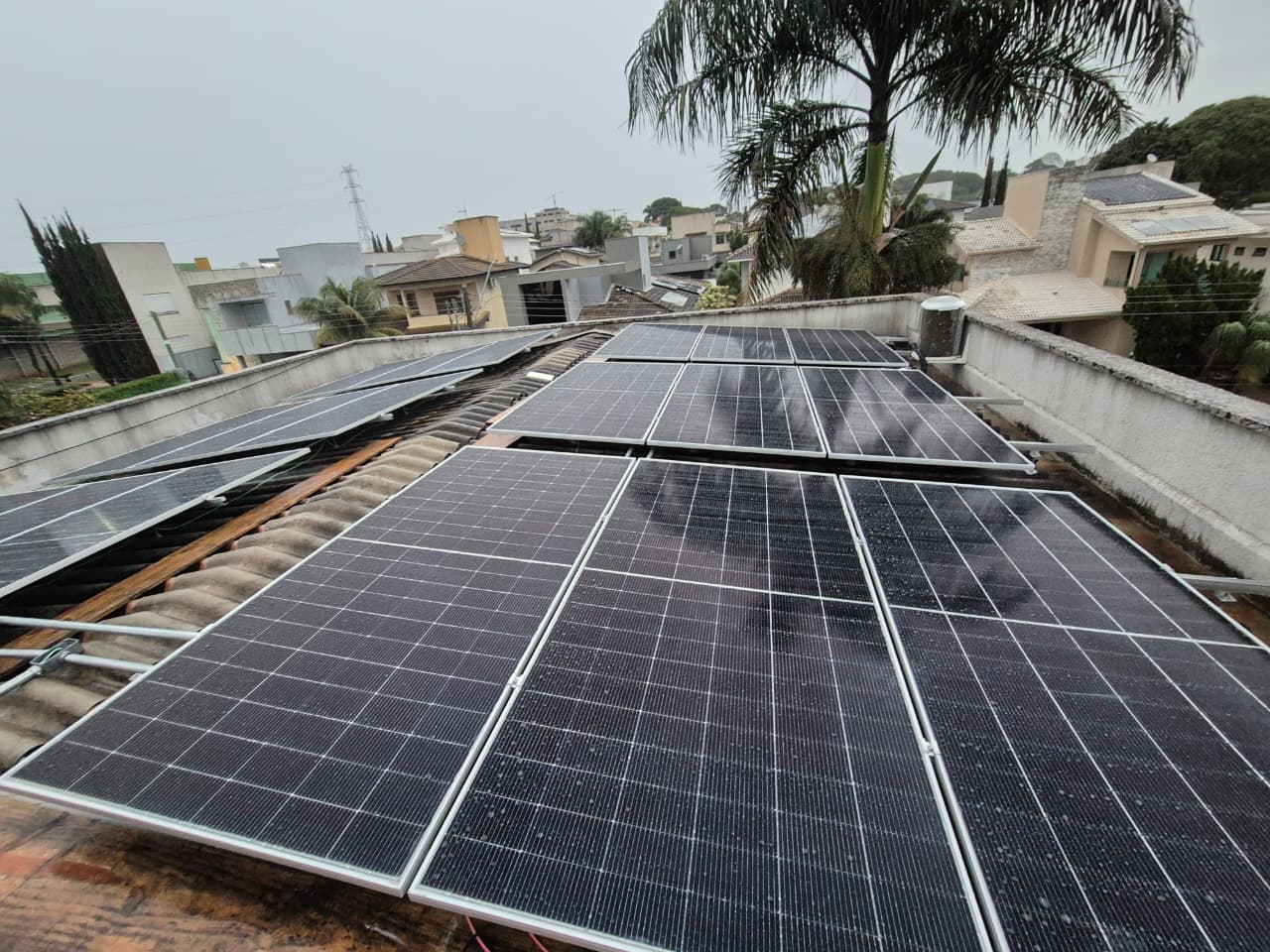 Serviço de energia solar em residência